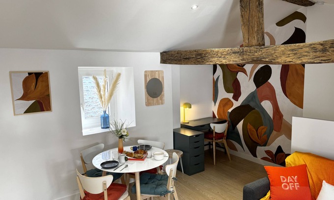 Centre Ville Apartment | Cozy Niort Arboretum Duplex with terrace