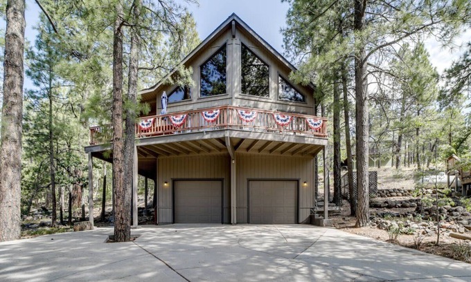 Munds Park Cabin | Cozy Northern Escape – Tranquility in Trees