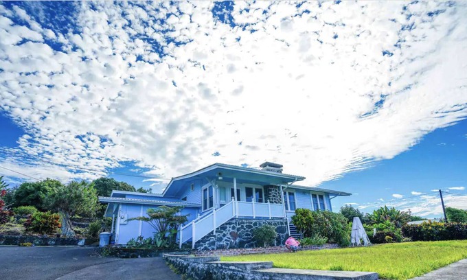 Honalo House | Cozy Oceanview House on 1 acre Orchard