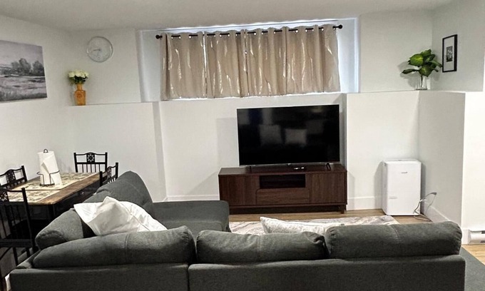 Moncton Apartment | Cozy One Bedroom Apartment in Moncton close to Magnetic Hill and Casino