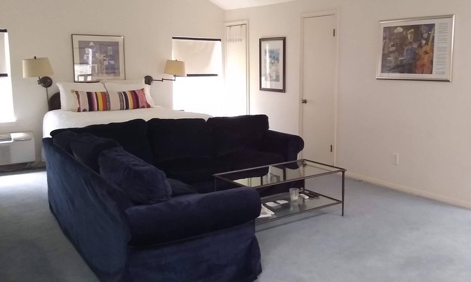 Tarrytown Apartment | Cozy, Peaceful Central Austin/University of Texas/Lake Austin Retreat