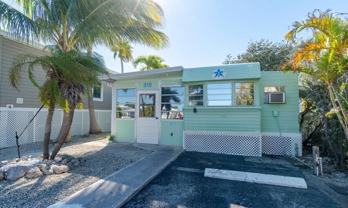Cudjoe Key Cottage | Cozy, Perfect Conch Cottage! - VO315