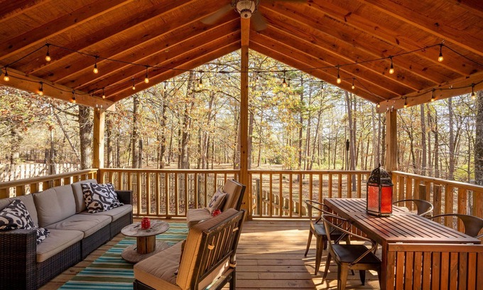 Quitman House | Cozy, Pet Friendly Home Steps from GFL