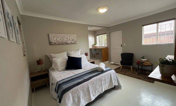 Pretoria Apartment | Cozy private flatlet with kitchenette, private bathroom & WIFI in Pretoria East.