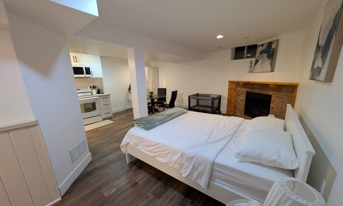 Richmond Hill Apartment | Cozy & Private Suite w/Private Entrance & Parking