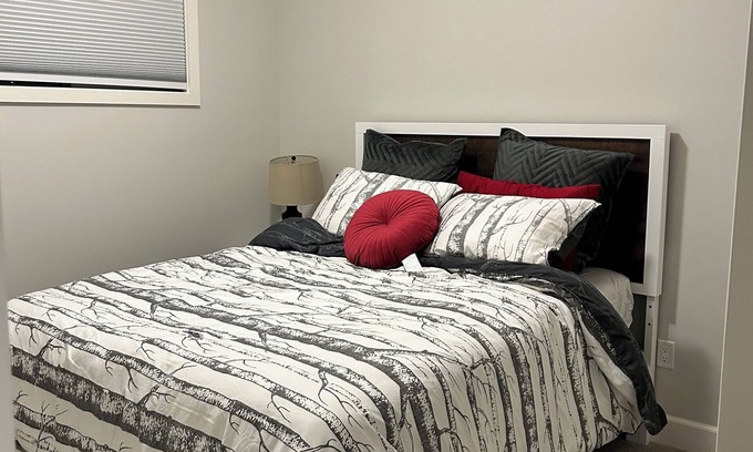 Langford House | Cozy Private Suite in Langford