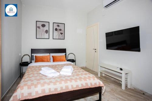 Netanya Apartment | Cozy Quiet Oasis in the Center