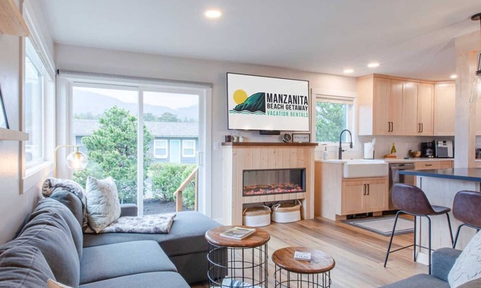 Manzanita House | Cozy remodeled cottage steps to town and the beach! MCA#1445