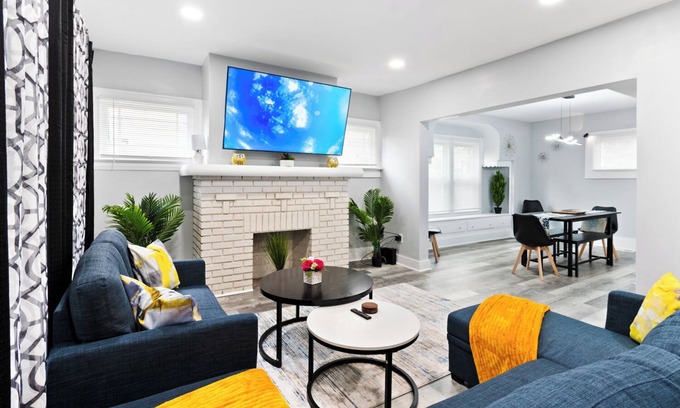 East Cleveland House | Cozy renovated Near Dt & Cleveland Clinic,King bed,3 Bedroom with WiFi, AC