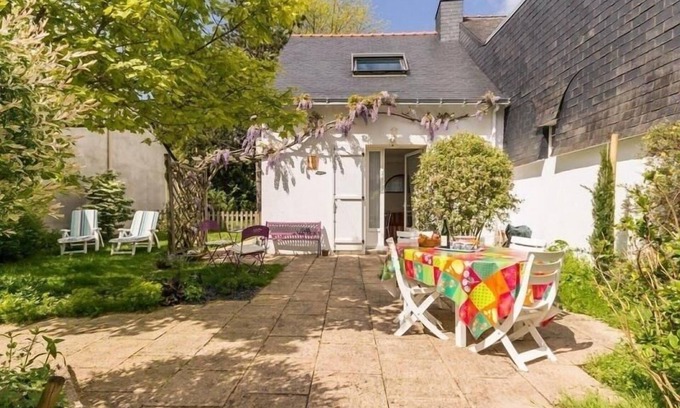 Saint-Omer-de-Blain Cottage | Cozy Renovated Cottage Near Nantes Canal with Private Garden and Bikes