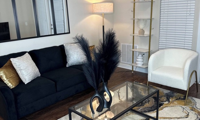 Smyrna Apartment | Cozy retreat 5 minutes from Braves and The battery.
