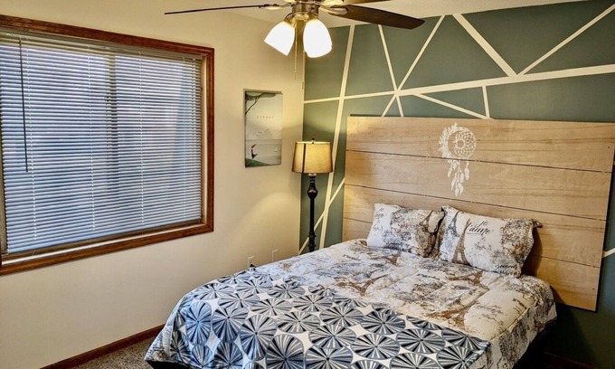 Pottawattamie County Apartment | Cozy Retreat Steps Away from Omaha's Heart