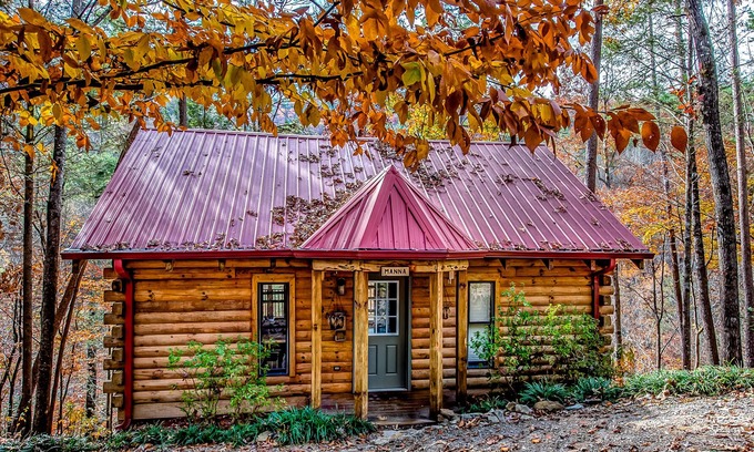 Townsend Cabin | Cozy riverfront cabin with water views, loft, WiFi, firepit, & gas fireplace