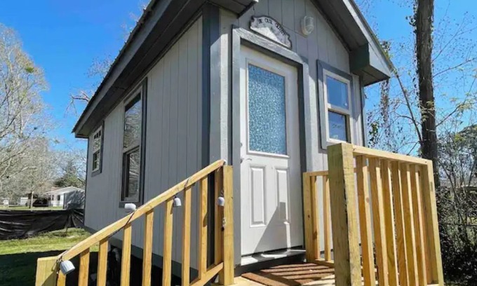 Gulfport House | COZY Riverfront Oasis~ Close to Casinos & DT!