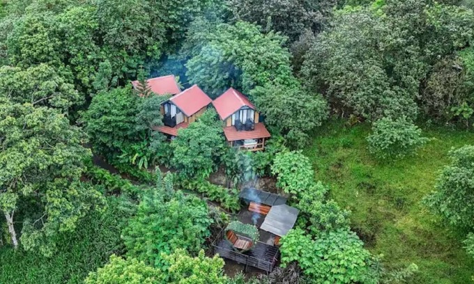Monterrey Cabin | Cozy romantic cabin with jacuzzi near La Fortuna and Arenal Volcano, Costa Rica