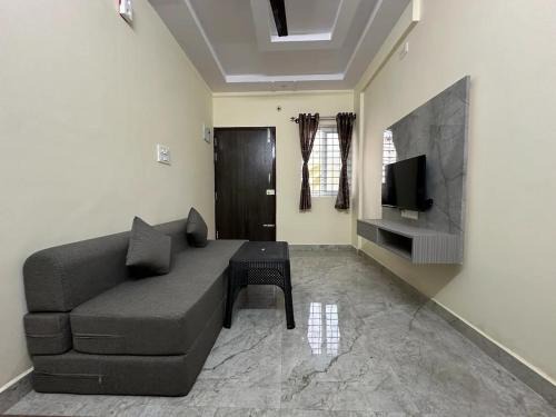 Electronics City Apartment | Cozy Room 1Bhk with Lift 102