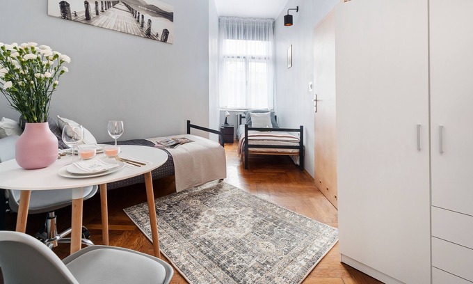 Wesoła Zachod Apartment | Cozy room in a historic building near the city centre