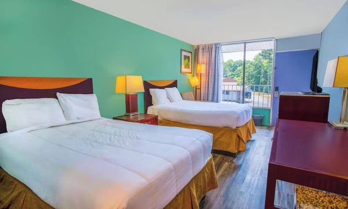 Kernersville Hotel | Cozy Room Perfect for Budget-Conscious Travelers in Kernersville