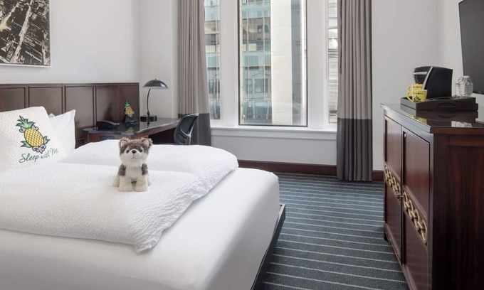 Downtown Chicago Hotel | Cozy Room w/Historic Charm & Modern Amenities in Heart of Chicago