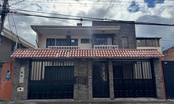 Cuenca House | Cozy Room with Private Bathroom in Cuenca-1