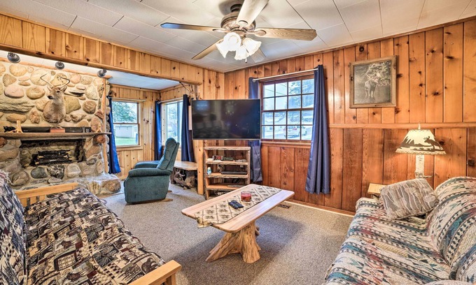 Houghton Lake Cottage | Cozy & Rustic Cottage with Houghton Lake Access!