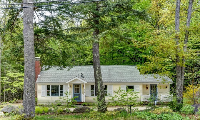 Intervale House | Cozy & rustic cottage, close to North Conway and StoryLand!