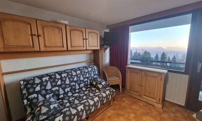 Saint-Michel-de-Chaillol Apartment | Cozy Studio for 4 - Central Location, South Balcony, Panoramic View