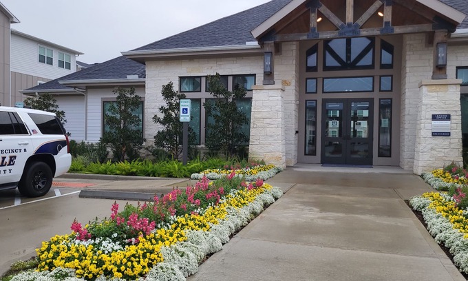 Friendswood Apartment | Cozy's long-term stay in King bed is in Friendswood, Texas, near Houston.