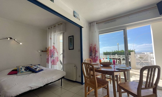 Quartier du Casino Apartment | Cozy Seaside Apt: Terrace, Pool, Parking – Sleeps 4