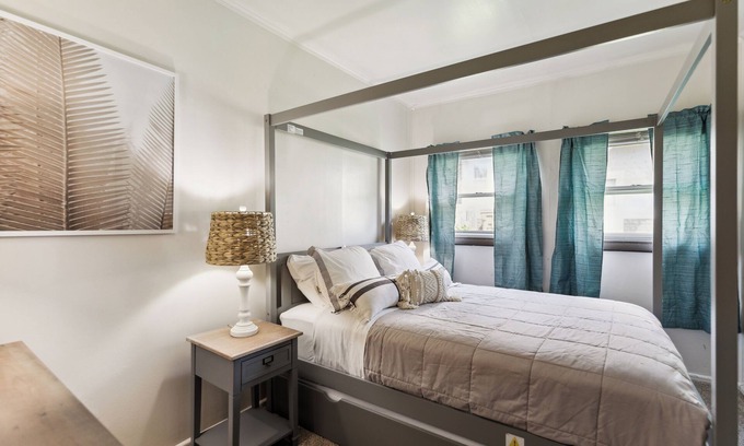 Cuyahoga Falls House | Cozy single level 3 bedroom home 5 beds fits 8 guests comfortably.