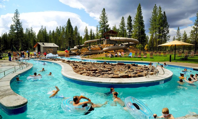 Sunriver House | Cozy Single level home w/ private hot tub + FREE water park access!