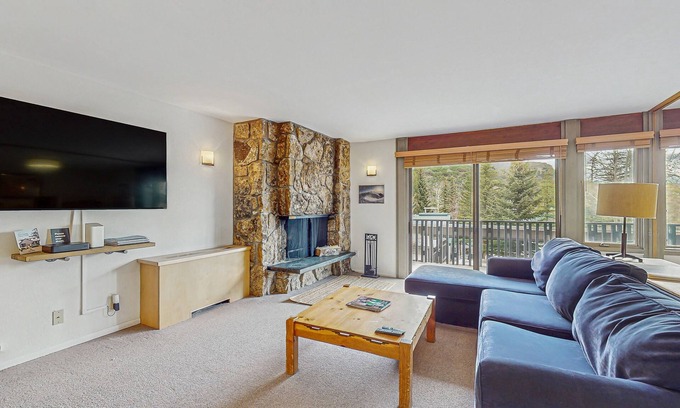 Snowmass Village Apartment | Cozy ski-in/ski-out condo with pool in summer & hot tub, year round