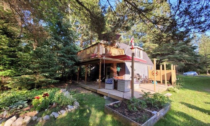 Baddow Cottage | Cozy & small waterfront cottage, dog friendly! 2 to 4 people, 2 hours from GTA