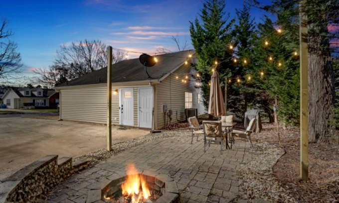 Belmont House | Cozy Space - Minutes from all Charlotte area has to offer