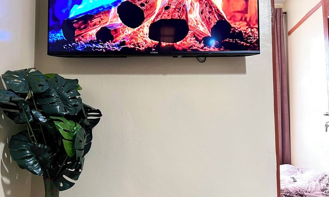 Nairobi Apartment | Cozy spot near KU Hospital, Supermarkets, Banks & Restaurants with free parking.