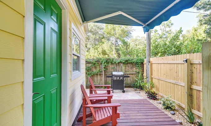 South Pinellas Community Council Cottage | Cozy St Pete Home ~ 2 Mi to Madeira Beach!