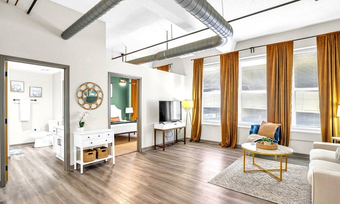 Mission Apartment | Cozy Stay Power Light Area Pool w Free Parking