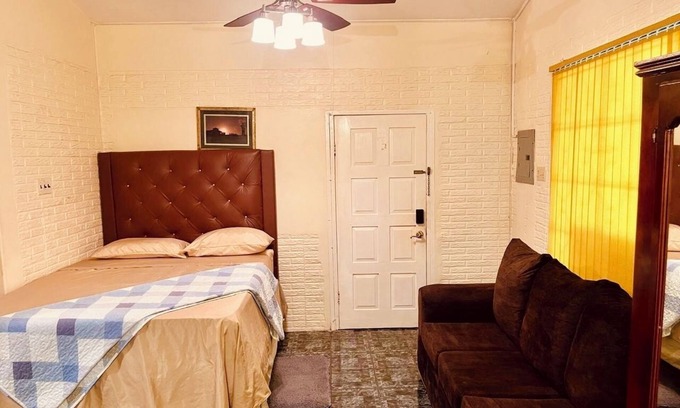 Hellshire House | Cozy Studio - 5 minutes from the beach