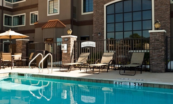 Spring Branch West Apartment | Cozy Studio | Free Breakfast + Outdoor Pool