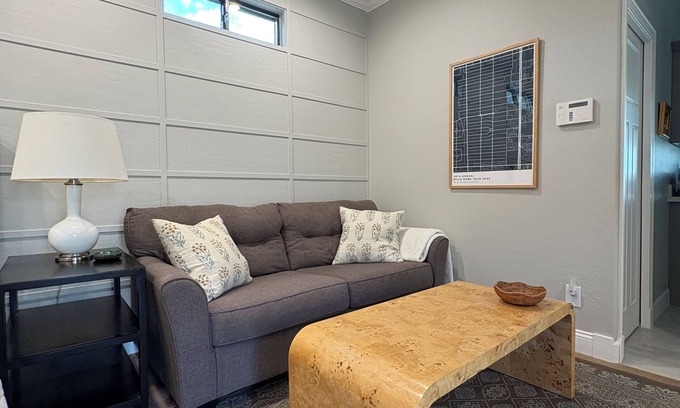 Willo Apartment | Cozy studio in a beautiful historic neighborhood. Walking distance to lightrail.