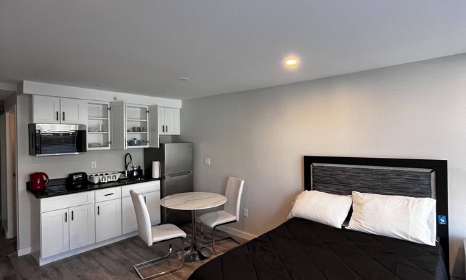 Downtown Hartford Apartment | Cozy Studio in charming Hartford with fitness room and AC, Free Parking