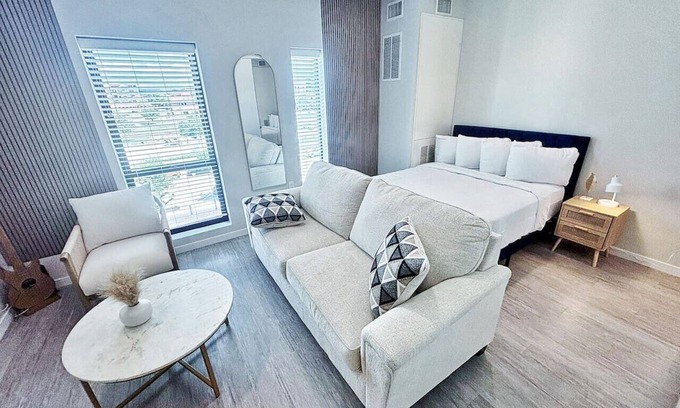 Downtown Des Moines Apartment | Cozy Studio in Downtown Des Moines near all attractions!