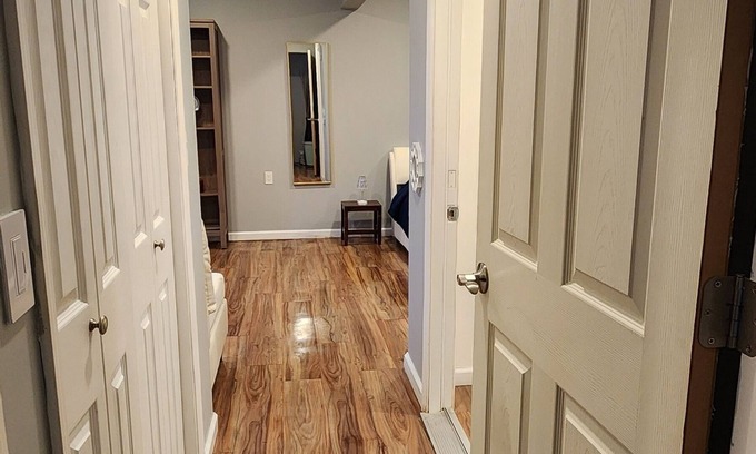 Island Park Apartment | Cozy studio in lovely Long Beach NY, Beach Passes,LIRR,stores, Outlets and more.