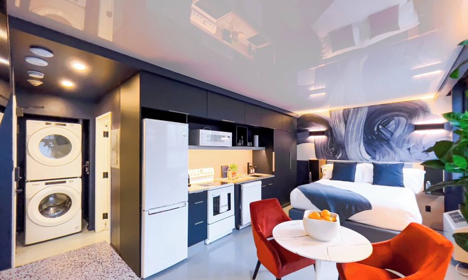 Shaughnessy Village Apartment | Cozy Studio near Sainte-Catherine St.