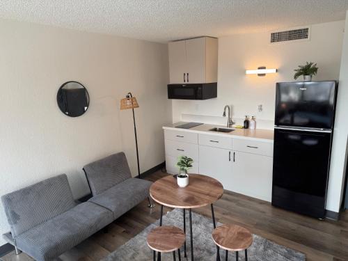 Greenway Plaza-Upper Kirby Apartment | Cozy Studio