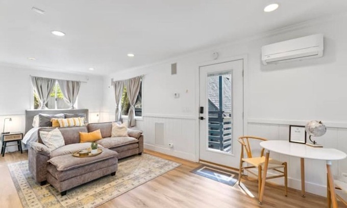Lake Arrowhead House | Cozy Studio with Full Kitchen, Hot Tub & BBQ