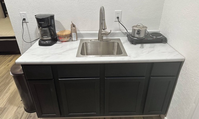 Carter Lake Apartment | Cozy studio with WiFi, fitness room in charming Carter Lake