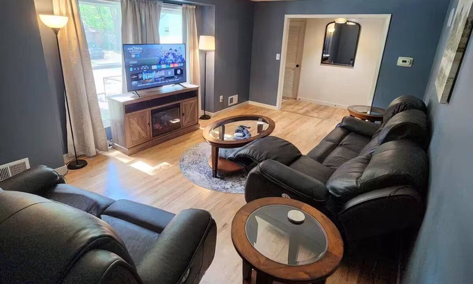 Overland Park House | Cozy & Stylish~ 3BR Renovated Gem in Heart of Overland Park.