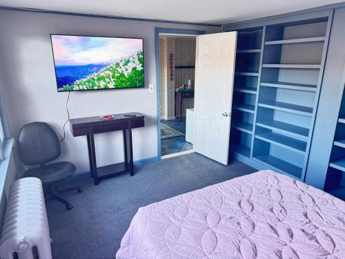 Watchung House | Cozy & Stylish Studio with Beautiful Lake Views & Fast Wifi