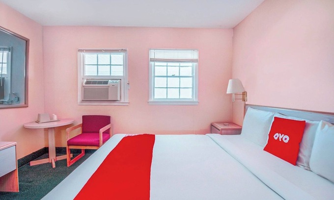 Durham Hotel | Cozy Suburban Room w/King Bed + Mini Fridge for Ultimate Relaxation